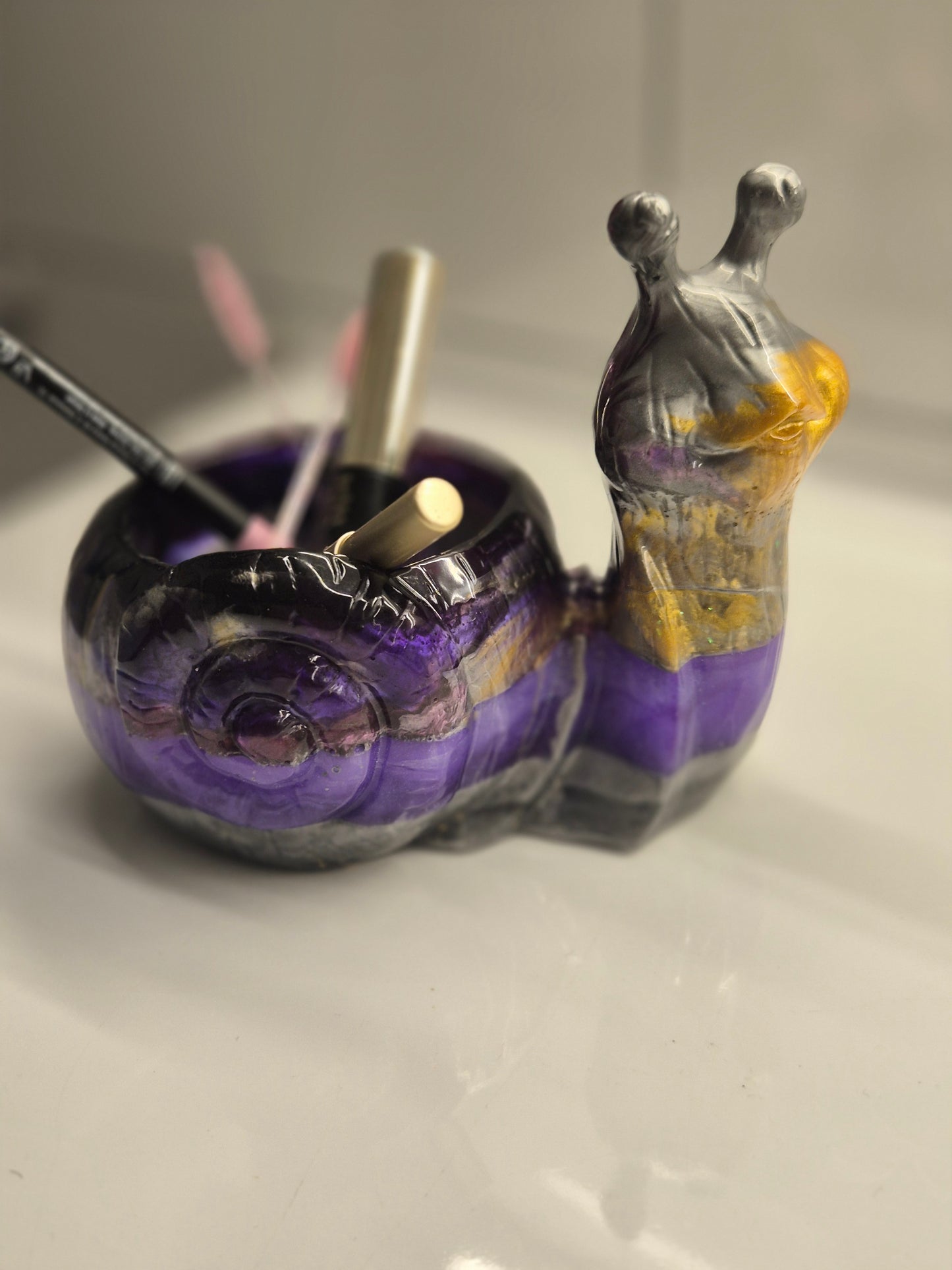 Handmade Epoxy Resin Snail-Shaped Holder