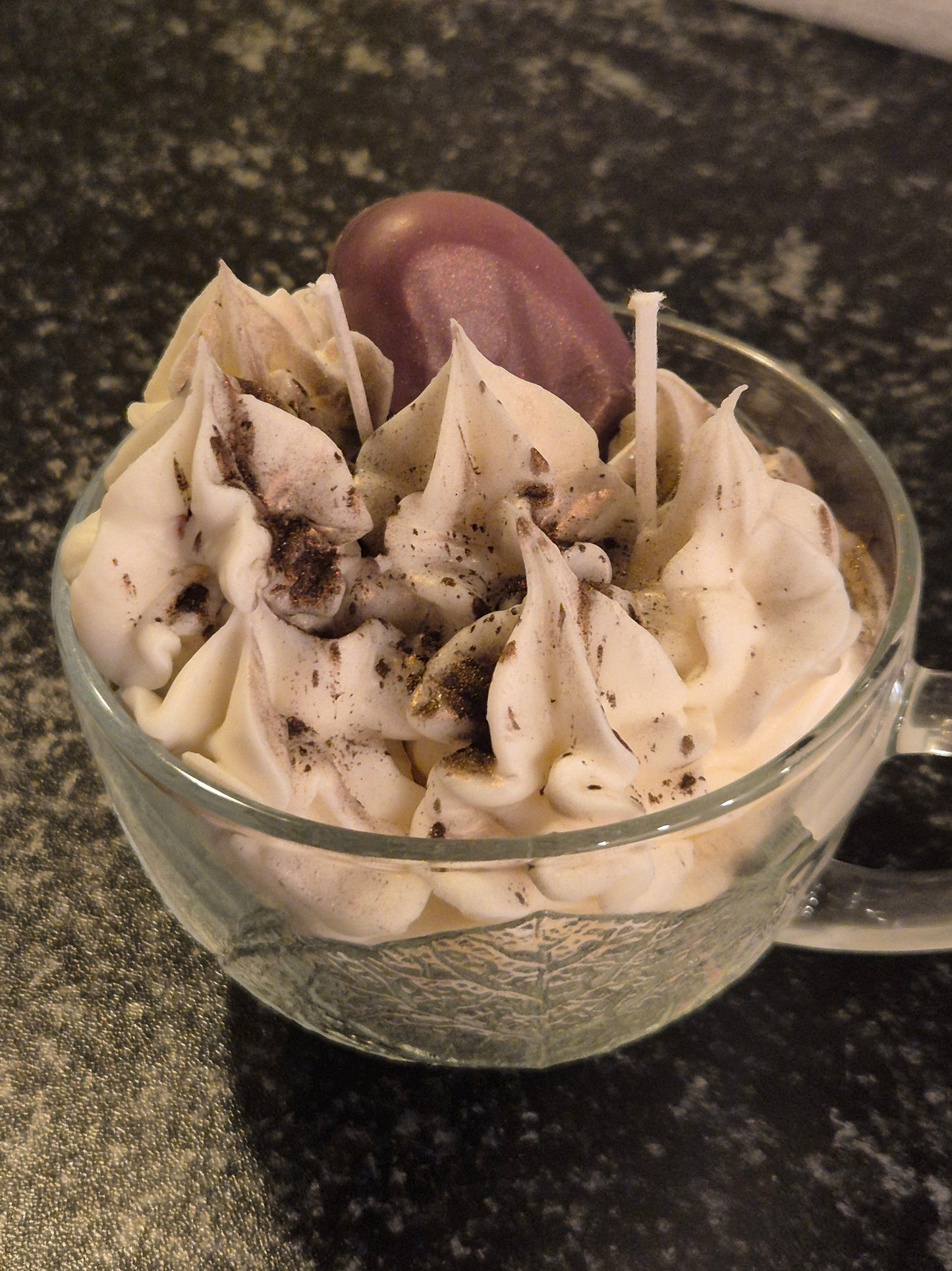 Scented creamy candle