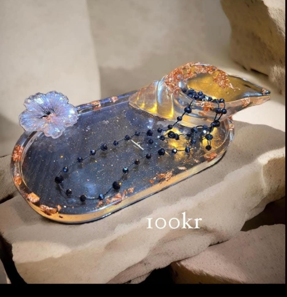 Handmade Epoxy Jewelry Tray – Golden Luxe ✨